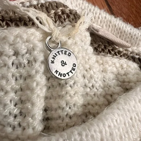 Knitted & Knotted cap sleeve cream-colored sweater - Size Large - Picture 4 of 4